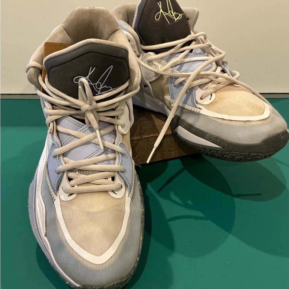 Nike Kyrie Infinity ‘Smoke and Mirrors’ Basketball Shoes Size 12